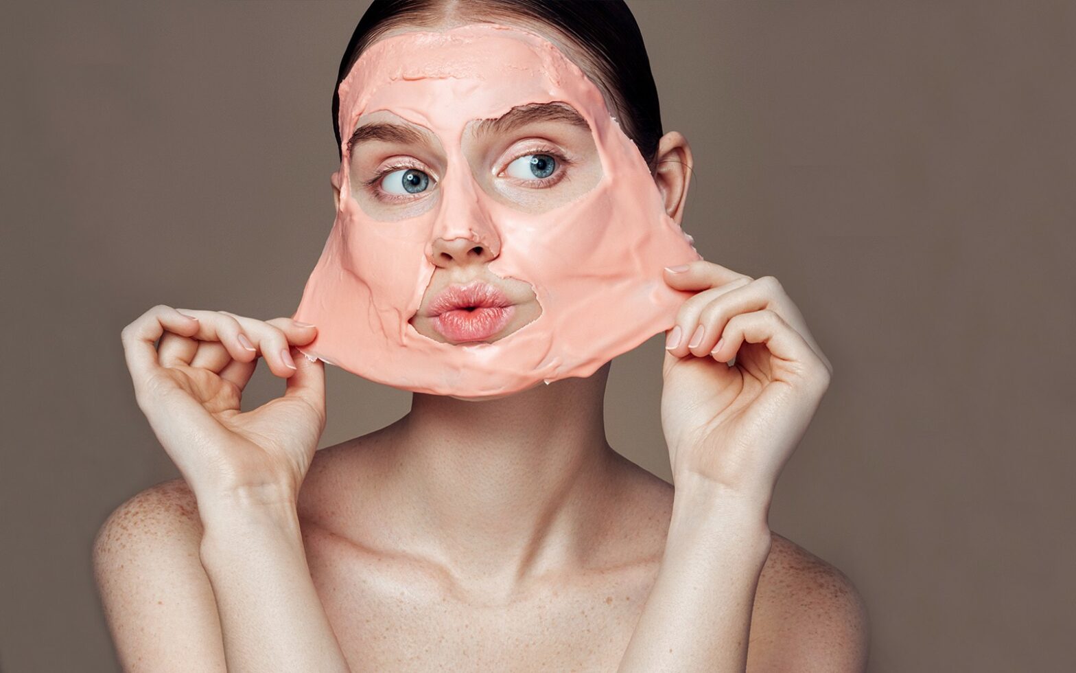 Analizando en profundidad los ingredientes activos en las mascarillas de limpieza facial 