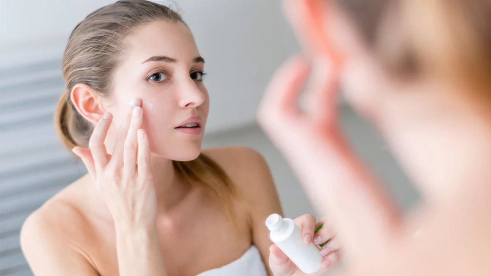 Orden correcto para aplicar cremas en el rostro: guía paso a paso