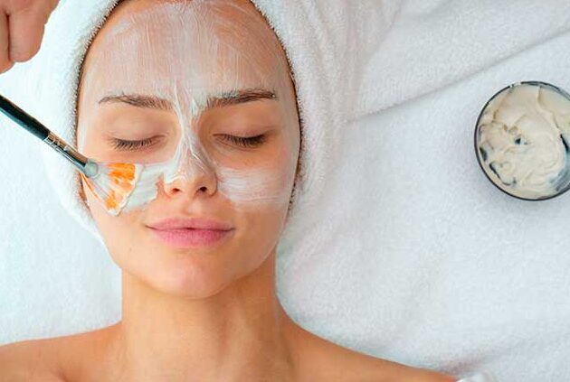 Cómo hacer una limpieza facial en casa: guía completa para un rostro radiante