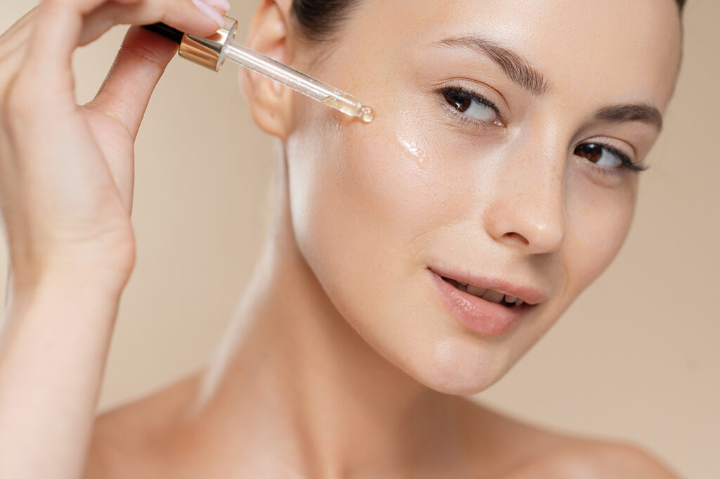 ¿Qué es un sérum y por qué deberías incluirlo en tu rutina facial?