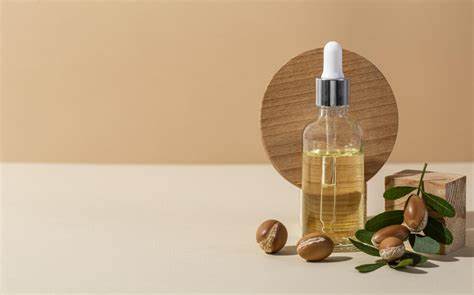 Beneficios de usar aceite de argán en la cara antes de dormir: tu nuevo ritual nocturno